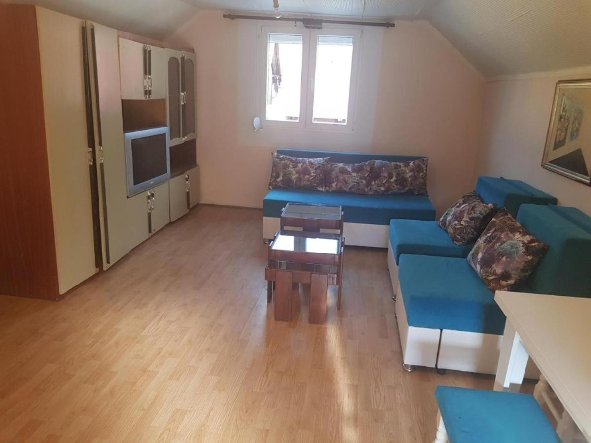 Apartmani U Guci Guča エクステリア 写真